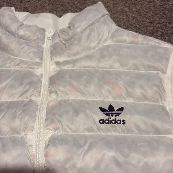 COPY - Adidas Originals Essentials Puffer Vest - Picture 3 of 5